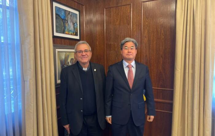 embajador kim corea del sur con rector nacional jose fuentes cano