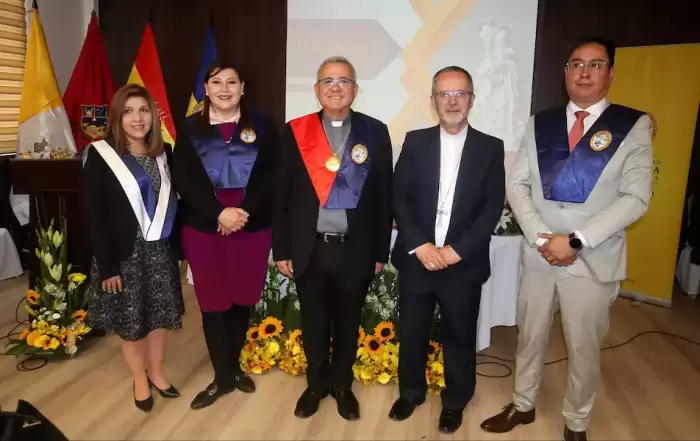 tres diplomados en nueva Unidad Academica en Oruro