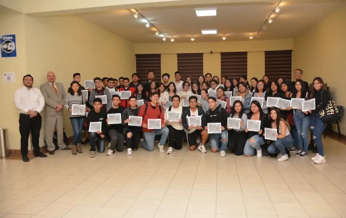 74 Estudiantes en Bloomberg Market Concepts 106 1