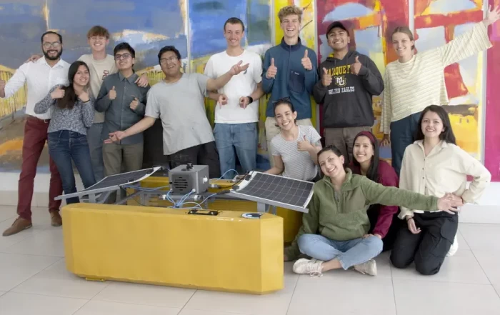 Estudiantes de Bolivia y Belgica construyen un robot resize