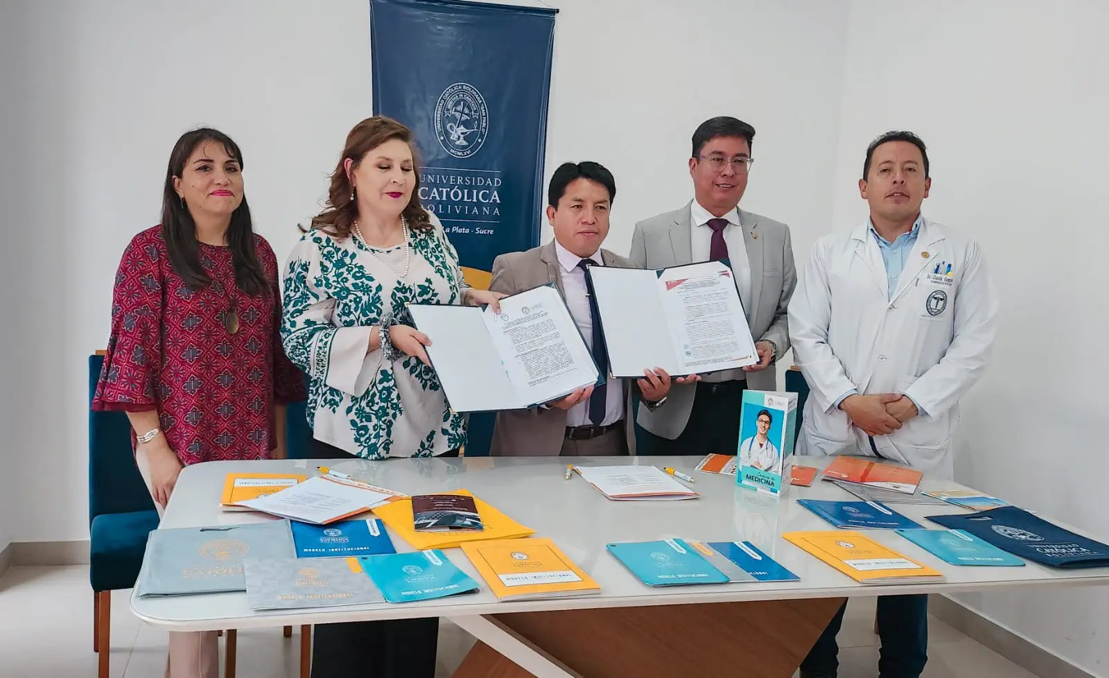 Convenio entre la U.C.B. Sede La Plata y el Hospital Santa Bárbara promoverá la investigación en el área de salud 11 Convenio entre la U.C.B. Sede La Plata y el Hospital Santa Barbara