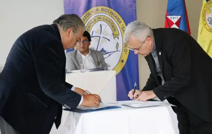 La U.C.B. y la UMSS firman convenio de cooperacion interinstitucional para intercambio de servicios en el area de Tecnologia Informacion y Comunicacion resize