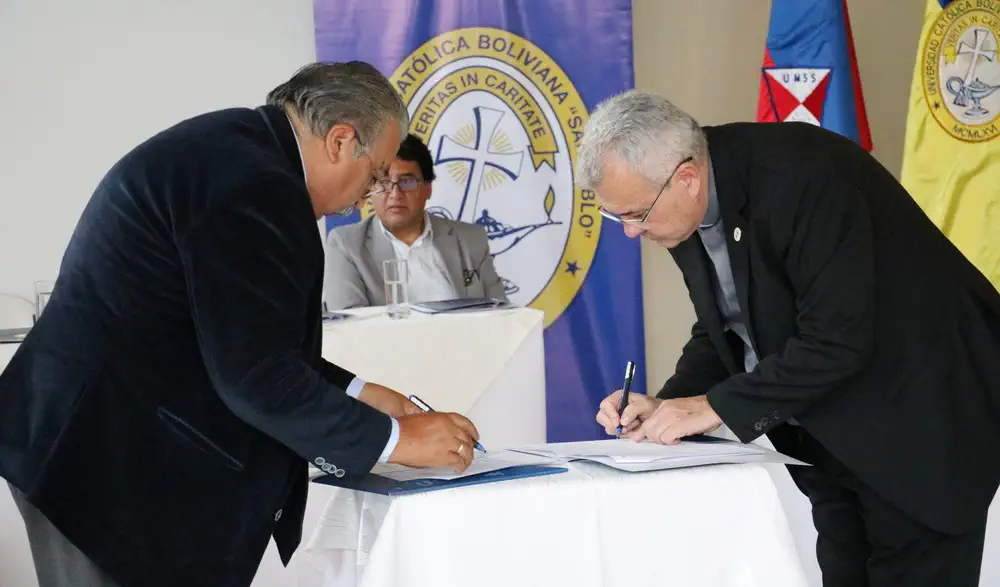 La U.C.B. y la UMSS firman convenio de cooperacion interinstitucional para intercambio de servicios en el area de Tecnologia Informacion y Comunicacion resize