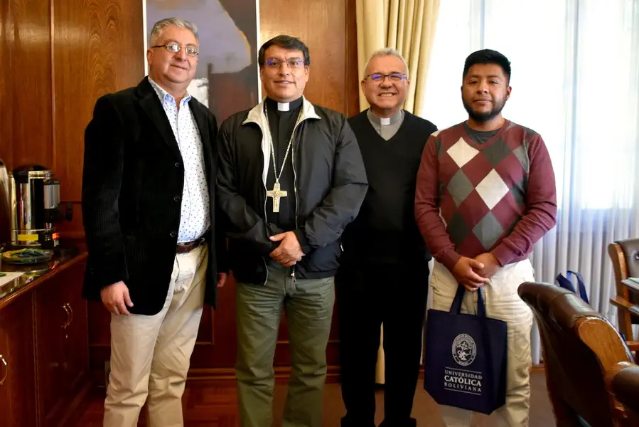 Peru expresa su interes de replicar modelo educativo de las UAC en regiones aimaras de ese pais resize