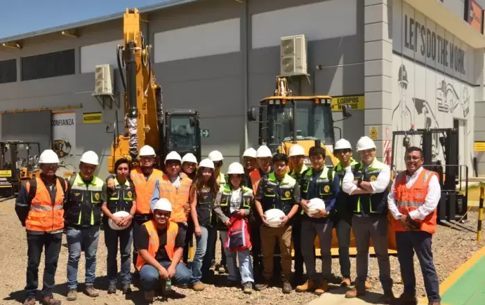 Visita de estudiantes de la carrera de ingenieria civil a FINNING CAT 10 resize