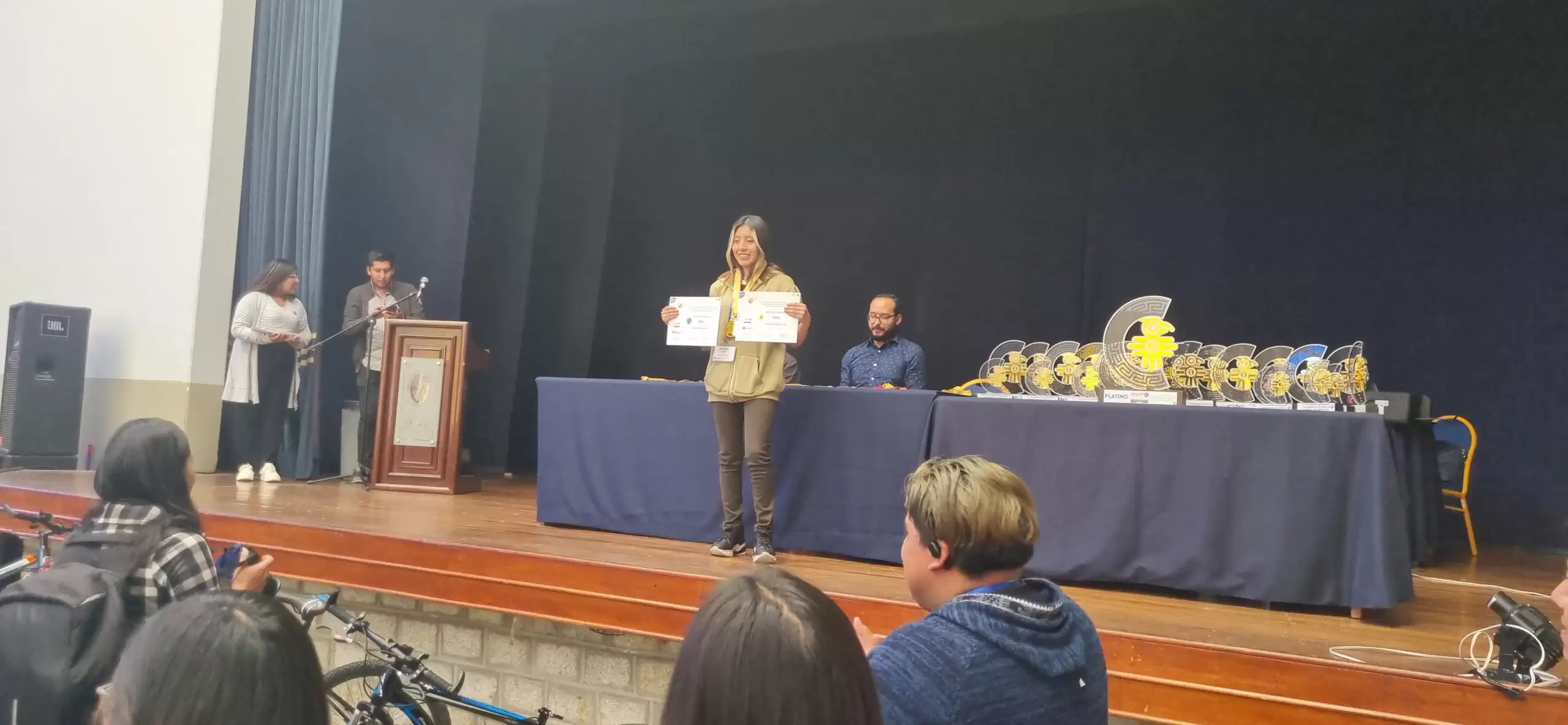 infomatrix ucb ganadores primer premio (2) infomatrix ucb ganadores primer premio 2 scaled