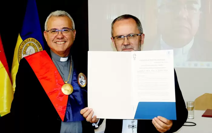 medicina en oruro ucb