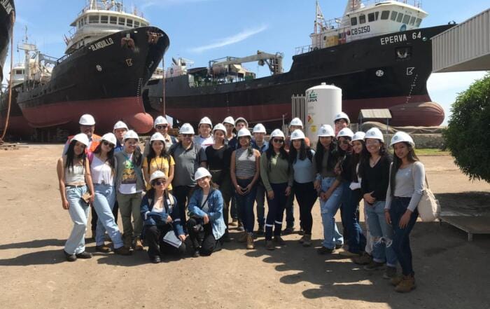Visita Academica de Estudiantes de Ingenieria Financiera al Astillero del Grupo Angelini en el Puerto de Arica