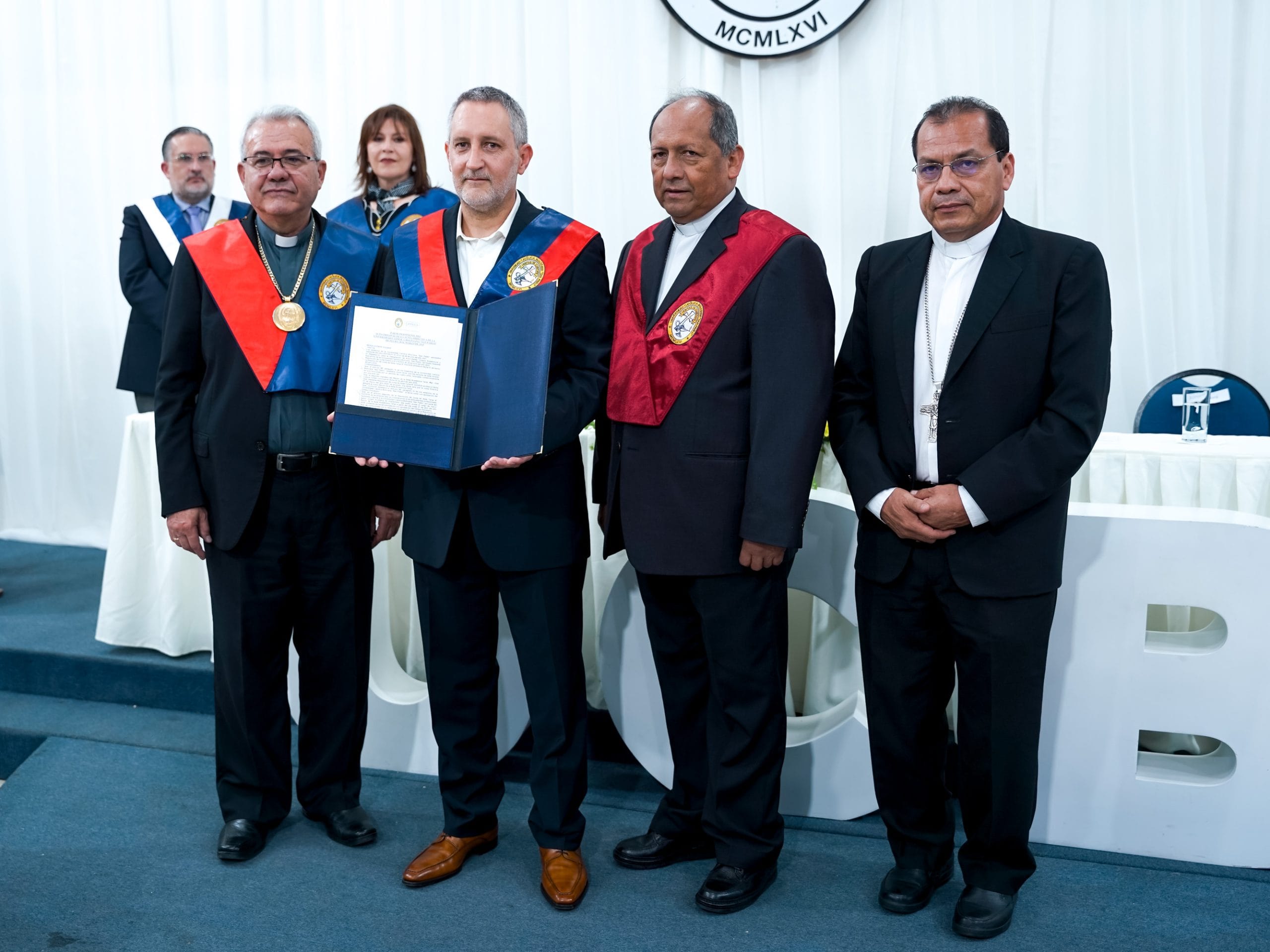 Jürgen Kohlberg asume el Rectorado de la U.C.B. Sede Tarija 5 posesion rector 25 20 scaled 1
