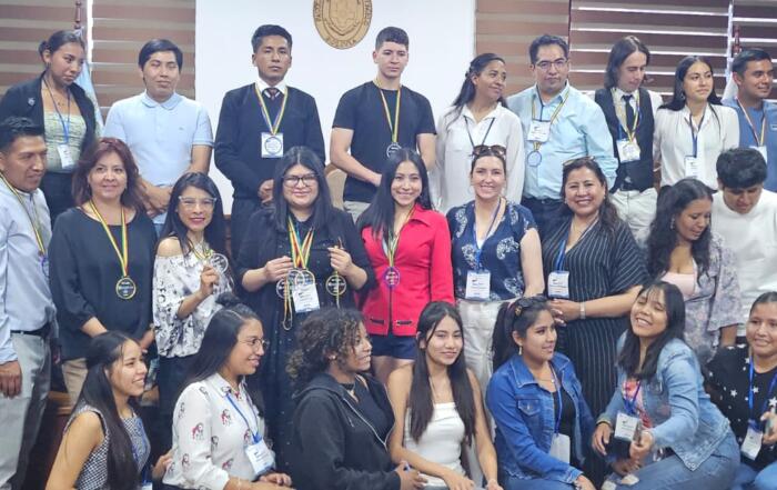 Estudiantes de Odontologia Destacan en Competencia Nacional de Investigacion ucb cbba 2