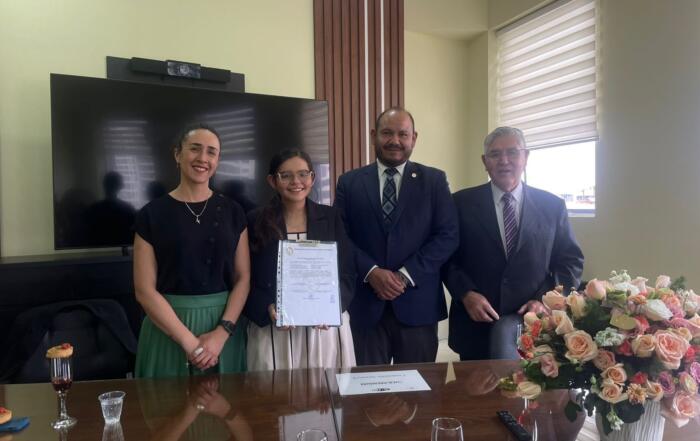 Titulacion por excelencia de MARIA CELESTE SDENKA PLAZA CADIMA de la carrera de Derecho 4