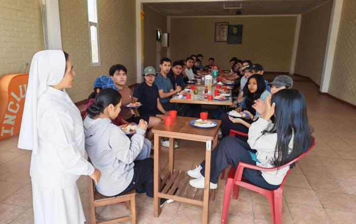 SOCIIND Impulsa Jornada de Responsabilidad Social en CREVA ucb cbba industrial carrera 1