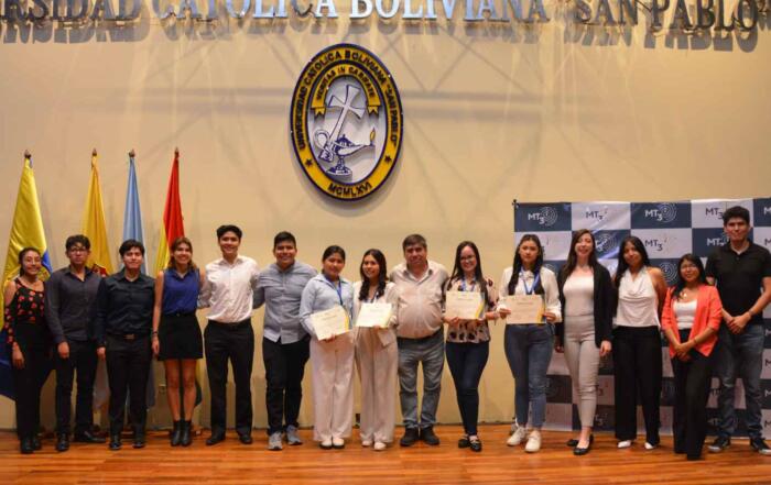 UCB realiza la 7ma edicion de Mi Tesis en 3 Minutos 1