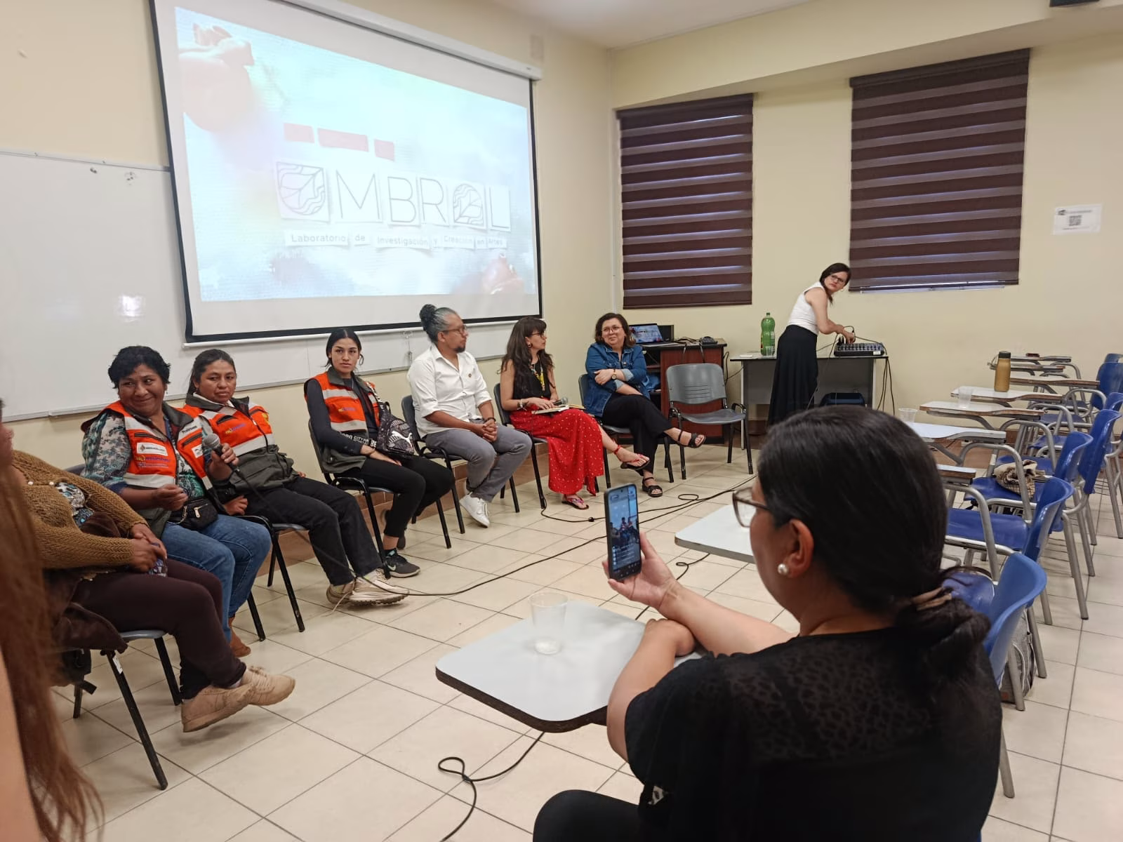 Cine y Diálogo Tejiendo Futuro desde los Residuos (1) Cine y Dialogo Tejiendo Futuro desde los Residuos 1