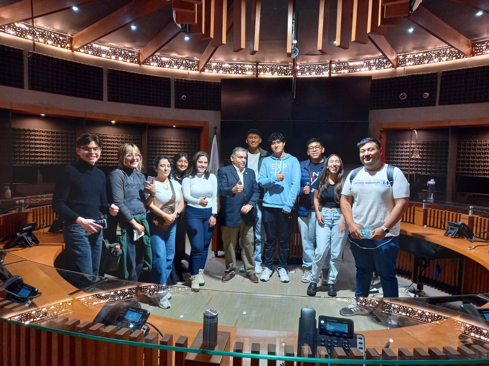 Estudiantes de Ingeniería Financiera visitan la Bolsa Boliviana de Valores 3 Estudiantes de Ingenieria Financiera visitan la Bolsa Boliviana de Valores 1